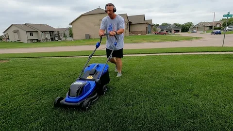 Why an Auto Lawn Mower Is the Future of Home Lawn Care