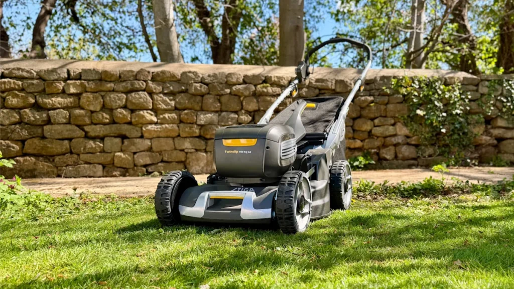 Expert Reviews of the Latest Cordless Lawn Mower Trends